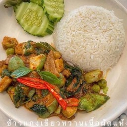 ข้าวแกงเขียวหวานเนื้อผัดแห้ง