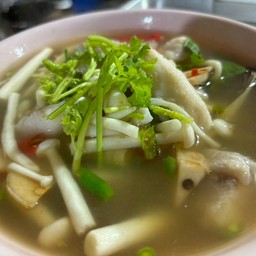 ต้มยำปลาหมึก น้ำใส