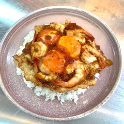 ข้าวไข่เบียดกุ้งซอสน้ำมันกระเทียม