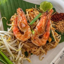 ผัดไทยเส้นจันทร์กุ้งสด