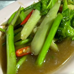 คะน้าผัดน้ำมันหอย