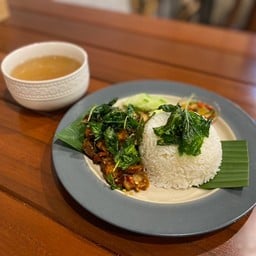 ข้าว+กะเพราหมูกรอบ