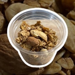 กราโนล่า