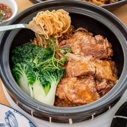 บะหมี่หมูอบ หม้อดิน