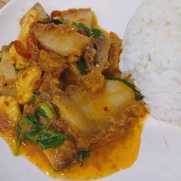 ข้าวพริกแกงหมูกรอบ
