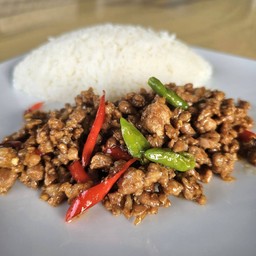 ข้าว หมูสับผัดพริกสด