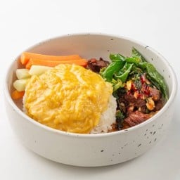 ข้าวกระเพราเนื้อแดดเดียว+ไข่ข้น