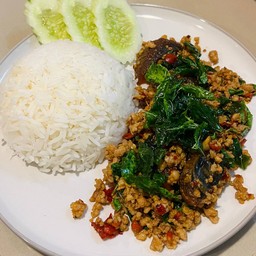 ข้าวกะเพราไข่เยี่ยวม้า