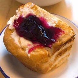 ปังปิ้งหน้ากลมไส้แยมบลูเบอรรี่ 2 ชิ้น