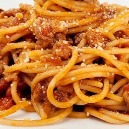 สปาเก็ตตี้เนื้อซอสมะเขือเทศ