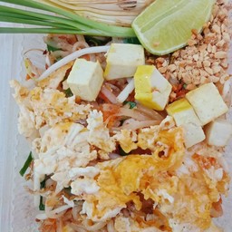 ผัดไทยติดล้อ อร่อยติดใจ อ่อนนุช37/1ตลาดนัดนับตังค์