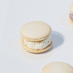 Greek macaron รสพลัมพีช