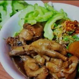 ใหญ่ไก่ตุ๋น