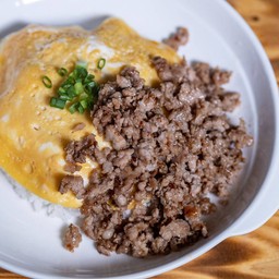 ข้าวไข่ข้นหมูสับซอสญี่ปุ่น