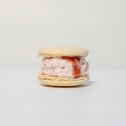 Greek macaron รสสตอเบอร์รี่