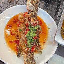 ปลากะพงเเดงราดน้ำสามรส