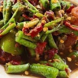 ส้มตำ ไก่ทอด ร้อยเอ็ด