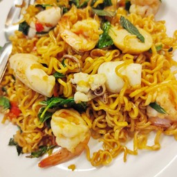 มาม่าผัดกะเพรา