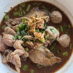 เส้นหมี่เนื้อตุ๋น