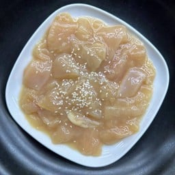 ไก่หมักงา 芝麻醃雞肉