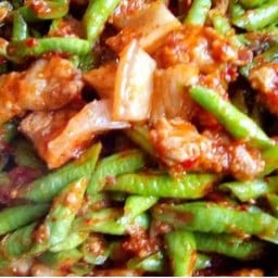 หมูสามชั้นผัดพริกแกง ใส่สตอ+ใส่หน่อไม้