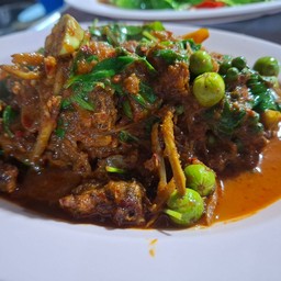 ผัดเผ็ดกบชิ้นทอด