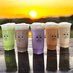 E Mao Cha ( ชานมไข่มุก กาแฟสด ปังปิ้ง กะเพราพริกแห้ง ) บ้านเลื่อม