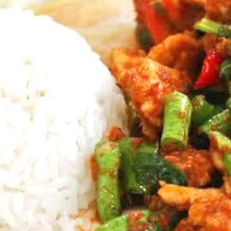 ข้าวพริกแกงหมูชิ้น