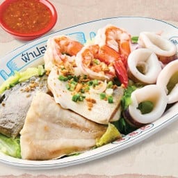 ปลาจะละเม็ดทองรวมมิตรลวกจิ้ม (ปลาจะละเม็ด,กุ้ง,หมึก)