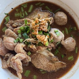 บะหมี่เนื้อตุ๋น