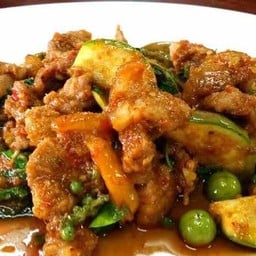 ผัดเผ็ดหมูสามชั้นใส่มะเขือเปราะ+ข้าว