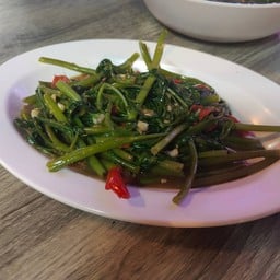 ผัดผักบุ้งไฟแดง