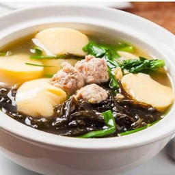 Clear Soup With Seaweed, Tofu And Minced Chicken