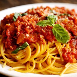 Organic Spaghetti Stir-fried with Minced Chicken Sauce