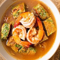 Sour Curry with Acacia Leaves, Fresh Shrimp