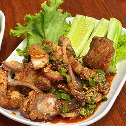 น้ำตกหมูกรอบ