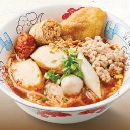ก๋วยเตี๋ยวต้มยำน้ำลูกชิ้นปลา หมูบะช่อ