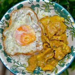 ข้าวหมูชิ้นคั่วพริกแกงใต้