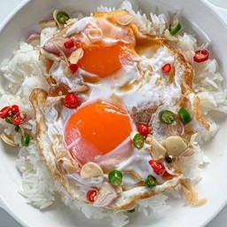 ข้าวไข่แฝดพริกน้ำปลา