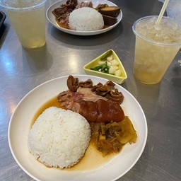 ราดข้าวเนื้อล้วน คากิ