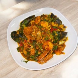 รวมมิตรทะเลผัดผงกาหรี่