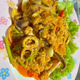 ปลาหมึกผัดผงกระหรี่