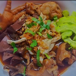 หมี่ไก่ตุ๋นพิเศษ