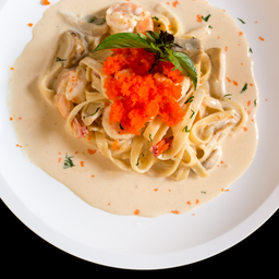 เฟตตูซิเน่ครีมซอสไข่กุ่ง