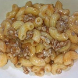 มักกะโรนีไก่ซอสมะเขือเทศ