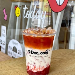 Strawberry X Thai Tea Milk