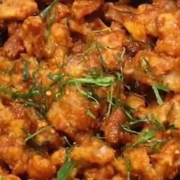 ผัดพริกแกงไก่กรอบ ราดข้าว