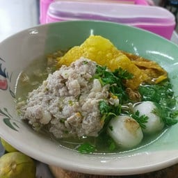 เจ๊กรุง เย็นตาโฟต้มยำ