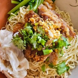 บะหมี่เกี๊ยวหมูย่างหมูทอด พิเศษ (แห้ง)