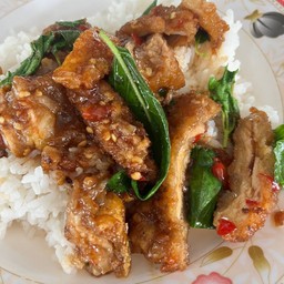 กะเพราคอมโบ หมูกรอบ&ไก่กรอบ